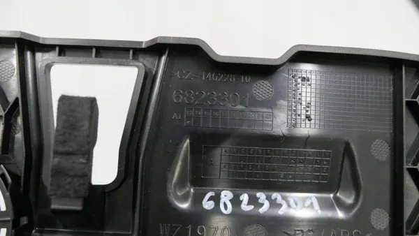 BMW F44 Cache Console Inférieur Droit OEM 6823301 image 3