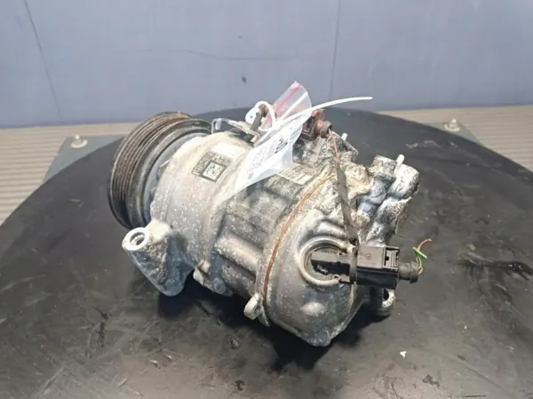 Compresseur AC OEM Wrakowisko-28400- pour VW Golf VIII 2.0 TSI image 3