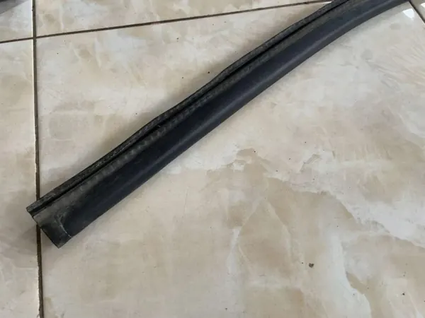 Junta del compartimento motor OEM 80A823723 Audi Q5 image 3