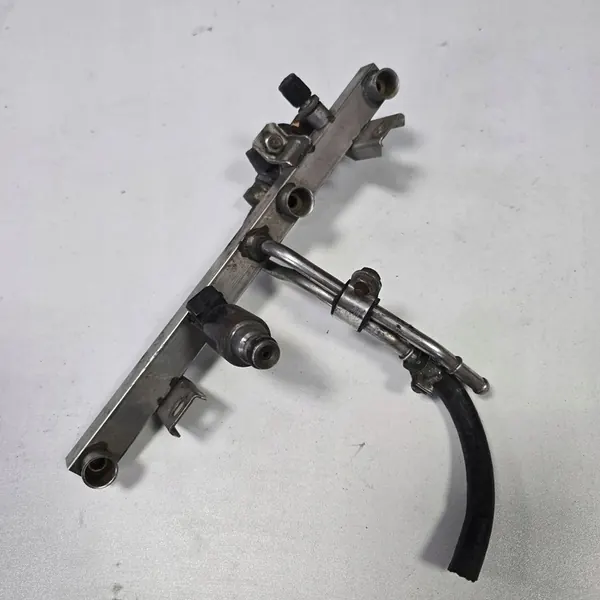 Rail de injeção Opel Corsa B 17092023 image 2
