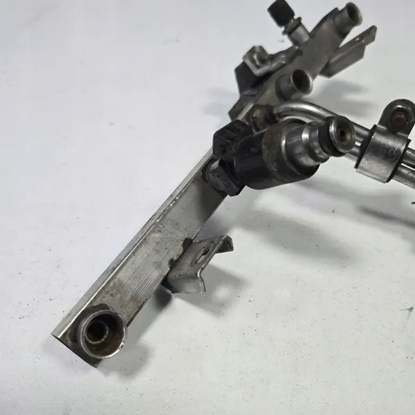 Rail de injeção Opel Corsa B 17092023 image 3