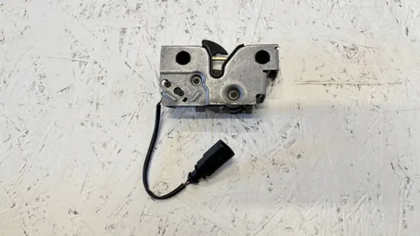 Skoda Karoq Motorhaubenverriegelung OEM 57B823509 - Gebraucht image 2