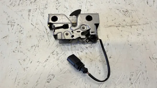 Skoda Karoq Motorhaubenverriegelung OEM 57B823509 - Gebraucht image 4