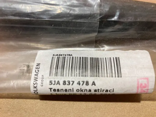 Skoda Rapid MK1 rechte Frontfensterdichtung OEM 5JA837478A image 7