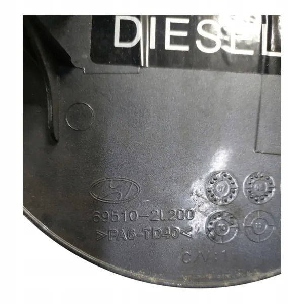 Tapa de combustible Hyundai i30 OEM 695102L200 - Usado image 3