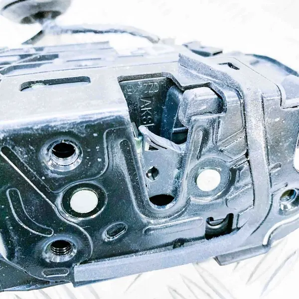 Fram Höger Dörrlås Skoda Superb II image 4