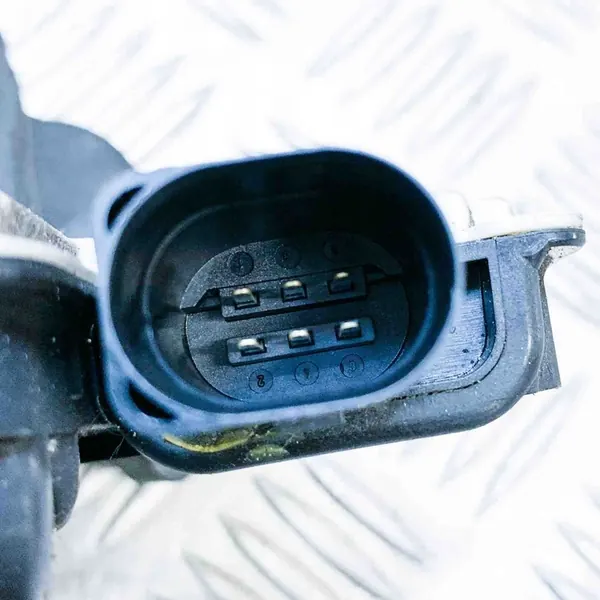 Fram Höger Dörrlås Skoda Superb II image 8