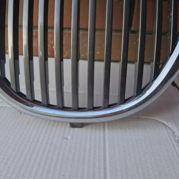 Jaguar S-Type Grill OEM 2R83-8A100-AA - Begagnad image 3