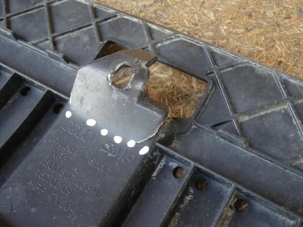 AUDI Q3 8U LIFT 15-18 S-LINE Framskydd 8U0807233H image 5