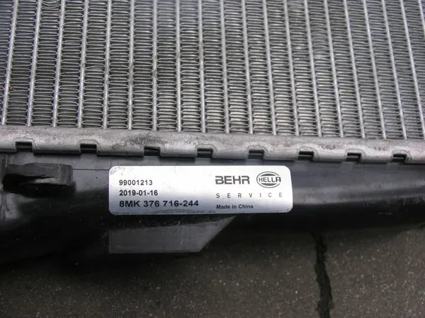 Radiador de motor Hella BMW image 2