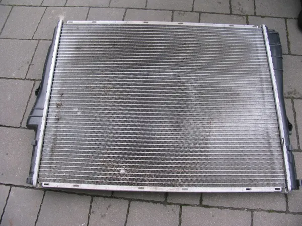 Radiador de motor Hella BMW image 3