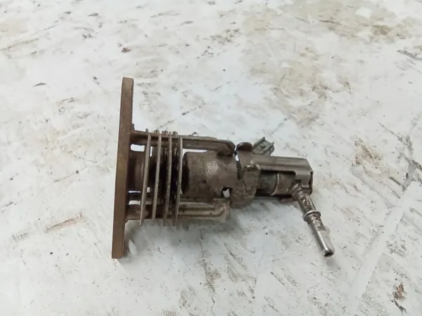 Inyector AdBlue Toyota OEM JUR230033 - Usado image 2