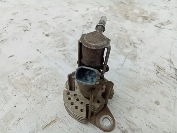 Inyector AdBlue Toyota OEM JUR230033 - Usado image 3