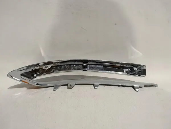 Takapuskuri kromiliitin oikea BMW 5 F10 OEM 51127341676 image 2
