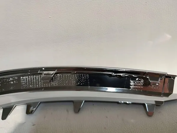 Takapuskuri kromiliitin oikea BMW 5 F10 OEM 51127341676 image 4