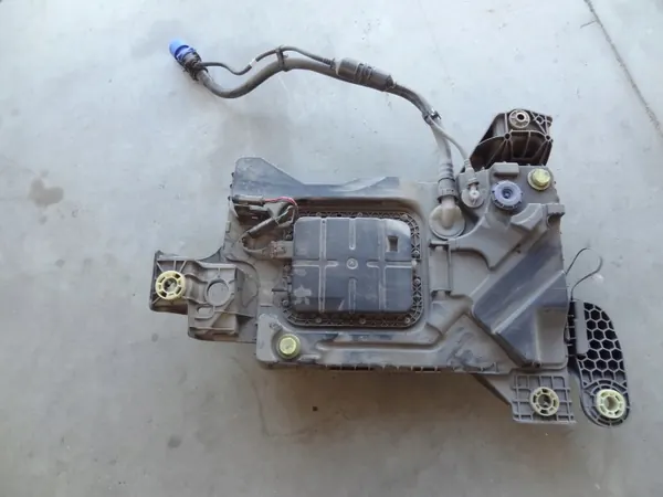 Réservoir AdBlue OEM 9825645580 pour Citroen C5 Aircross image 10