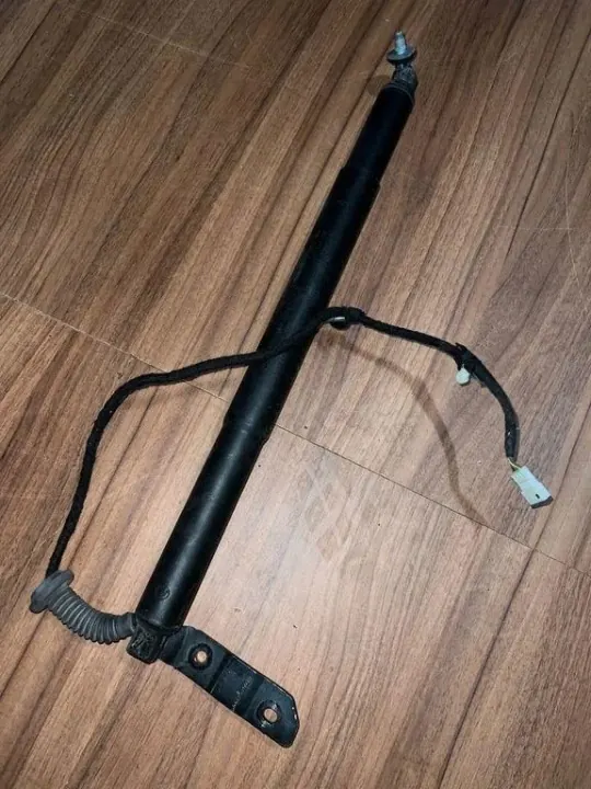 Linker kofferbakactuator OEM 7318652 voor BMW X6 image 2