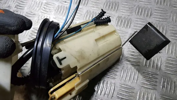 MERCEDES W203 2.2 BRANDSTOFPOMP DRIJVER A2034703394 image 9