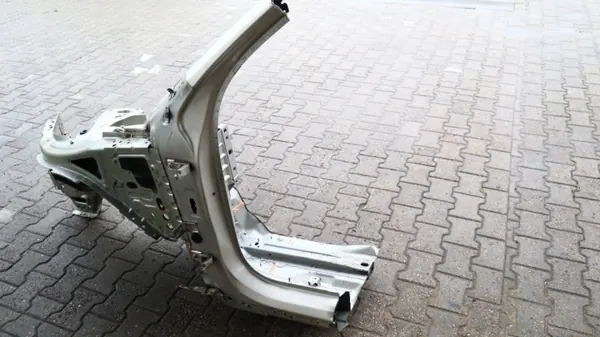 Volvo XC90 II vasen etupuskuri OEM 1184586240 image 3