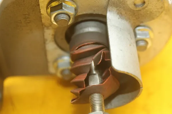 Válvula de vácuo ISUZU D-MAX II 1.9 DDI 8983313592 image 7