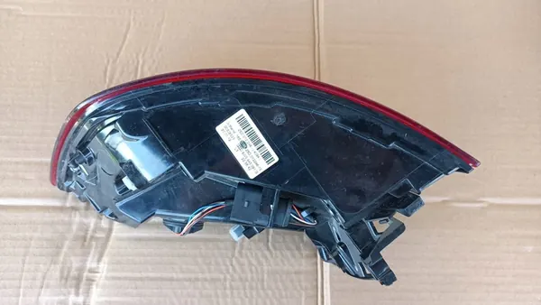 Luz trasera izquierda Matrix Audi A4 B9 2015– DYNAMIC OEM image 4
