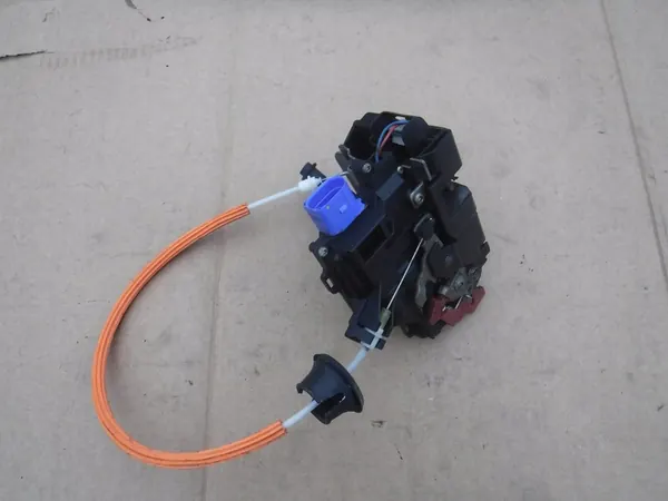 Linker Vorderer Türschloss Audi A8 D3 4E2837015 image 2