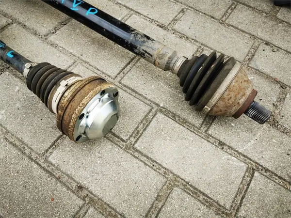 VW GOLF V GT 2.0TDI Höger drivaxel image 2