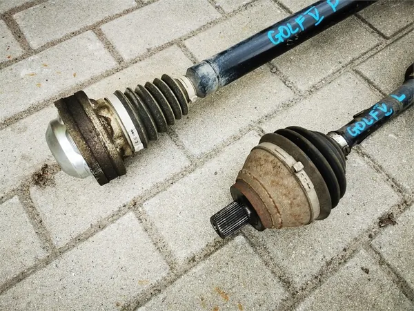 VW GOLF V GT 2.0TDI Höger drivaxel image 3