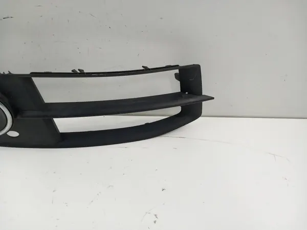 AUDI A6 C6 S-LINE Främre Höger Dimljusgaller 4F0807682Q image 3