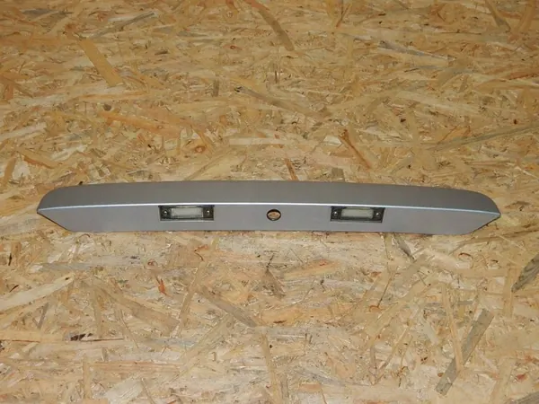 VW T5 achterklep strip OEM 7H0827329C met verlichting image 2