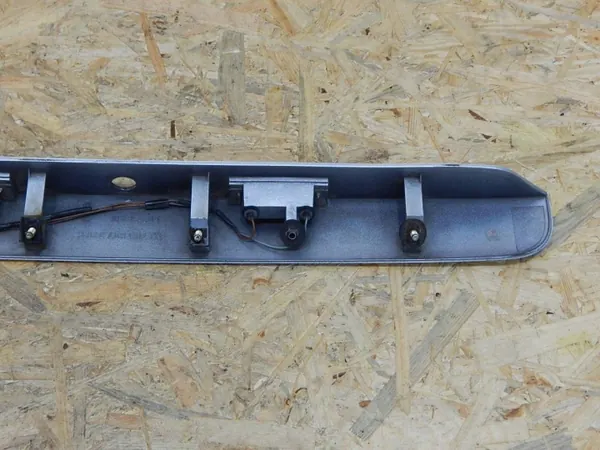 VW T5 achterklep strip OEM 7H0827329C met verlichting image 7
