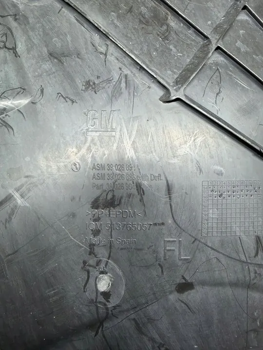 Oikea Etulokasuoja Opel Corsa E OEM image 3