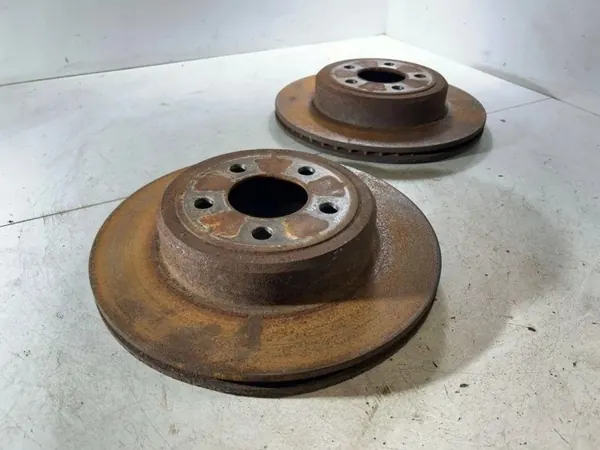 Conjunto de discos de travão traseiro Dodge Challenger 2017 OEM 68368071AA image 3