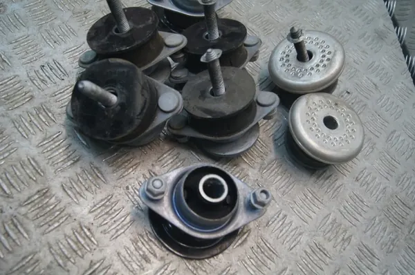 Silentblocks suspensão cabine Jeep Wrangler JL OEM image 3
