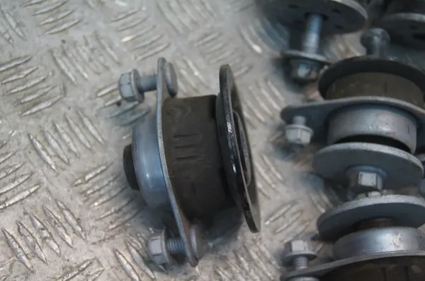 Silentblocks suspensão cabine Jeep Wrangler JL OEM image 9