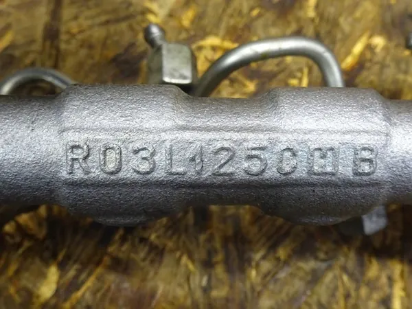 A3 8P GOLF VI 2.0 TDI Rampe de carburant 03L130089P image 4