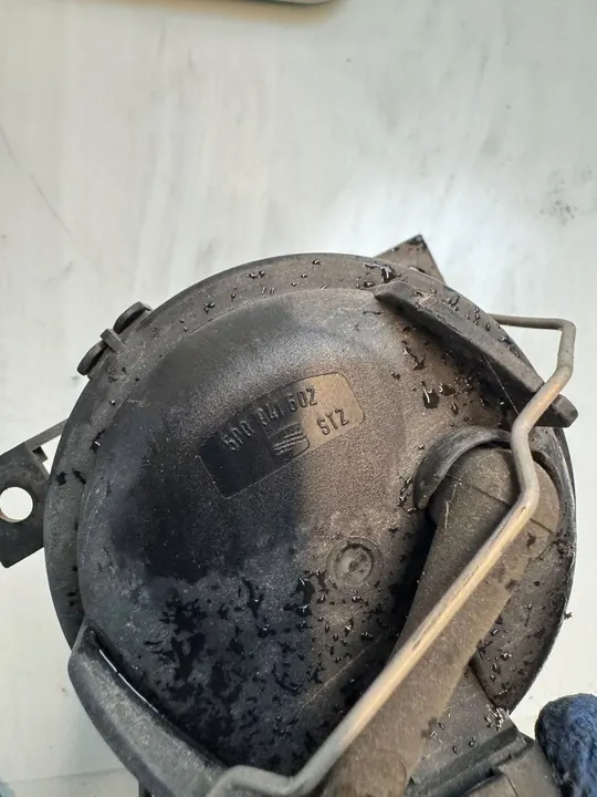 Tampa SEAT Lateral Instalação Halógena OE 5P0941602 image 4