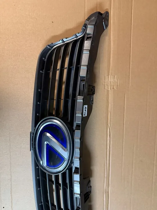 Lexus CT 200H Grill Original OEM 131207 image 2