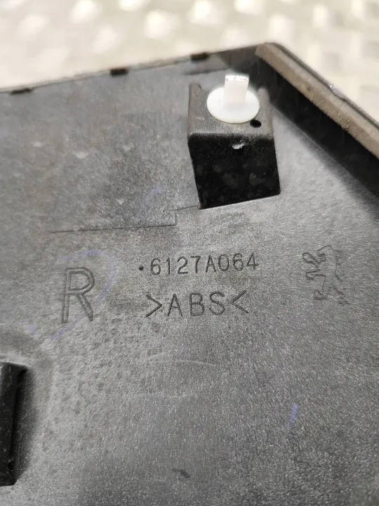 OEM 6127A064 Bakrutslist höger sida Peugeot 4008 image 5