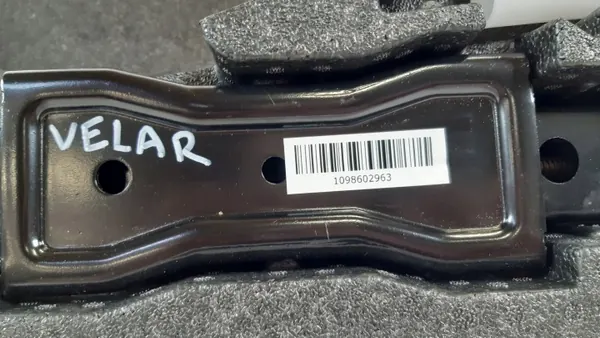 Kit de herramientas maletero Range Rover Velar L560 OEM J8A2-19G381-BD image 7