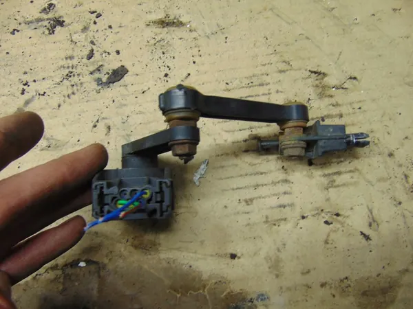 Sensor de nível direito VW Touareg 7L0616214B image 3