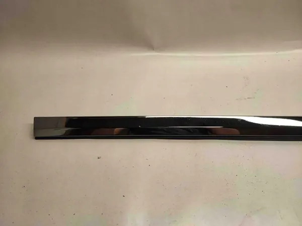 Tesla Model X Coupe Glasleiste Rechte Seite OEM 1032173 image 4