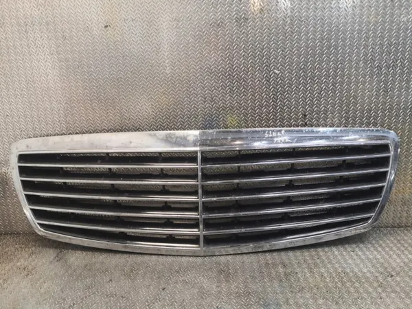Mercedes-Benz E W211 Achterbumper ventilatierooster OEM 2118800583 image 2
