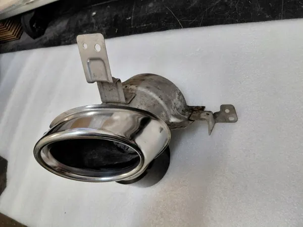 OEM 86672J7LA0 Oikea pakoputken pää kromi Kia image 2