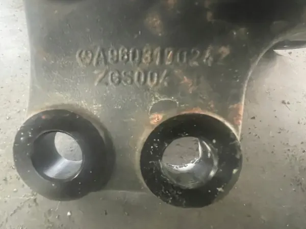 Mercedes Actros Ohjaamon Kiinnike OEM A9603190242 - Käytetty image 4