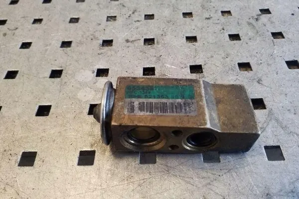 Ilmastointiradiatoriventtiili VW TRANSPORTER IV 2.4L OEM 653435B image 2