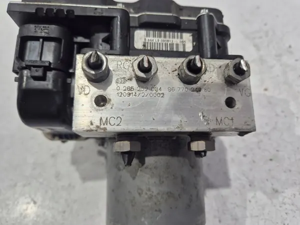 Pompe ABS OEM 9677024880 pour Citroen C4 II 2.0 image 4