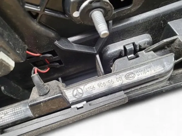 Spoiler de maletero OEM A1569069600 Mercedes C Coupé image 10