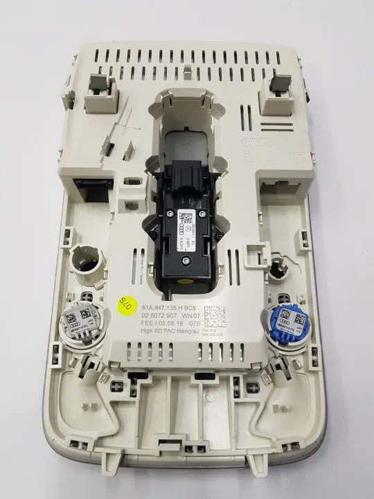 Luz LED Audi Q2 OEM 81A947135H - Usado image 3