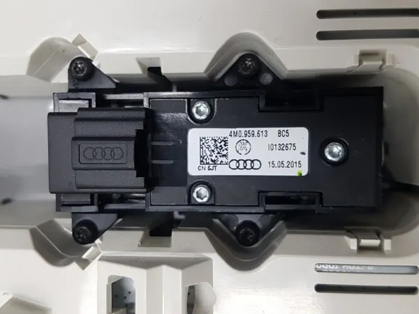 Luz LED Audi Q2 OEM 81A947135H - Usado image 5